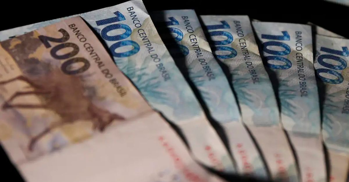 Notas de real representam o reajuste do salário mínimo 2025.