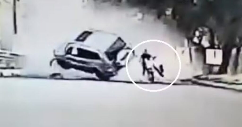 carro capota no Ceará e quase atinge motociclista em Juazeiro do Norte