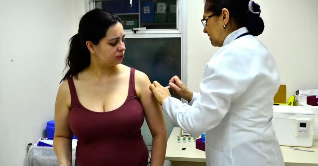 gestante recebe a Vacina VSR no SUS para prevenir bronquiolite