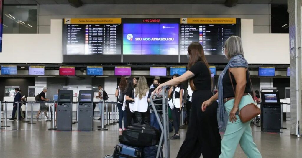 Brasil aumenta número de passageiros e registra fluxo intenso em aeroporto brasileiro.