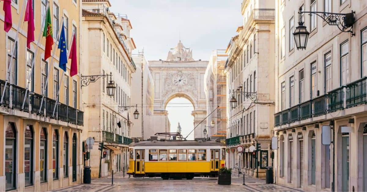 destinos dos milionários - Bonde tradicional na Rua Augusta
