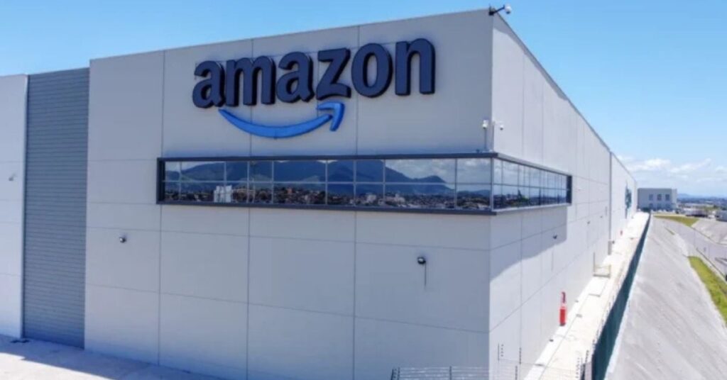 Centro logístico da Amazon Brasil apoia o programa Amazon Brasil empreendedores e amplia o acesso ao mercado digital.