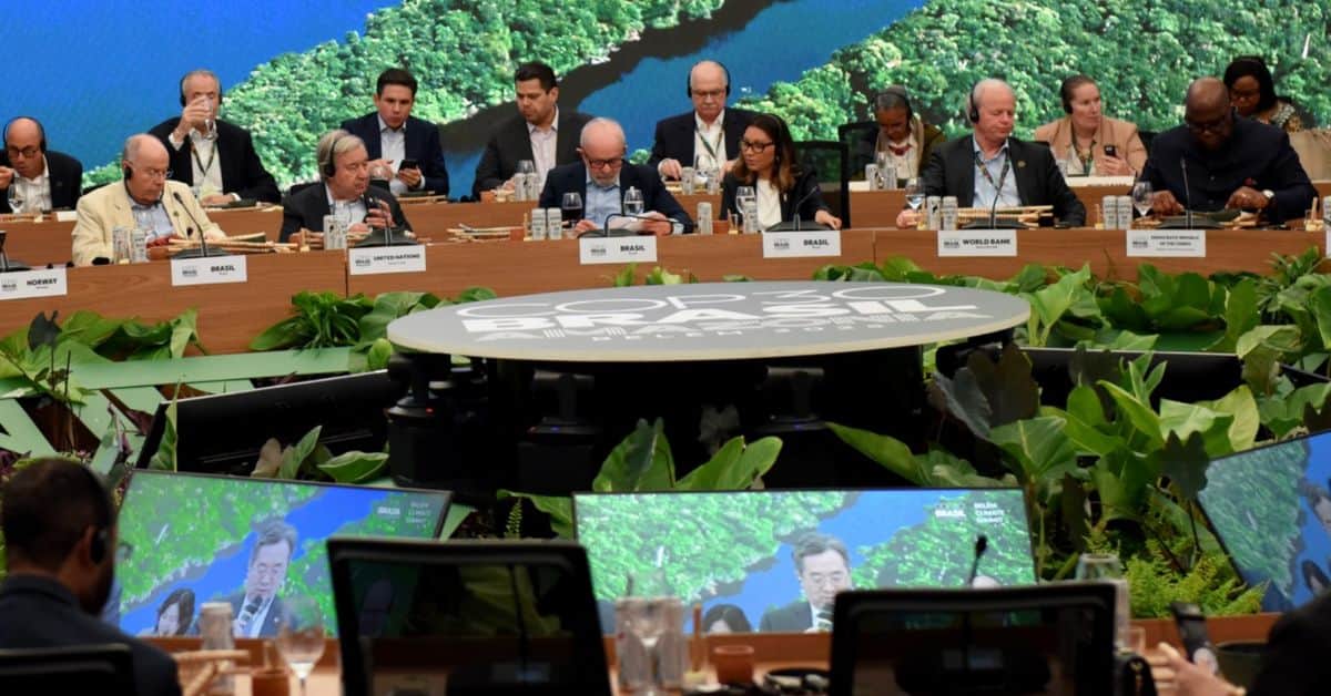 Líderes mundiais participam do lançamento do fundo ambiental global na COP30, em Belém.