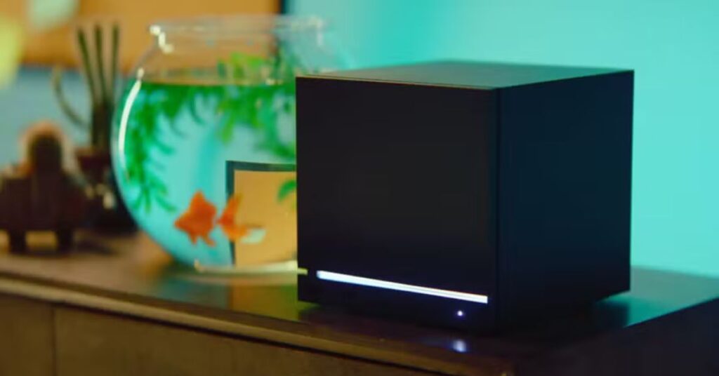 Console Steam Machine 2026 da Valve em ambiente moderno ao lado de aquário.