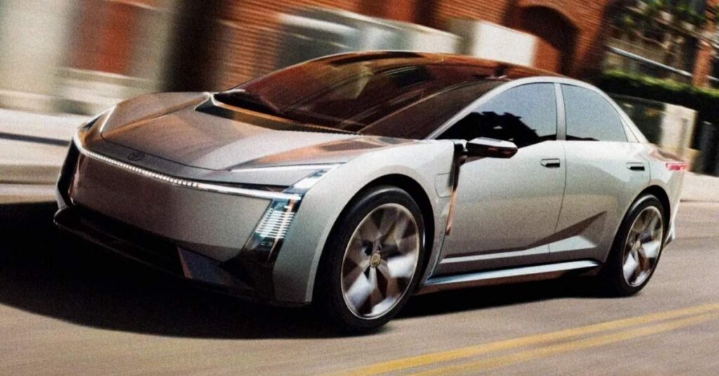 Toyota Corolla elétrico em exibição com design futurista e linhas aerodinâmicas