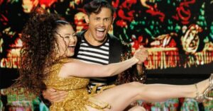 Silvero Pereira e Thais Sousa celebram vitória na Dança dos Famosos 2025 durante apresentação de samba