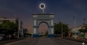 Eclipse de Sobral sobre o Arco de Nossa Senhora de Fátima em 1919 Title (atributo opcional): Eclipse de Sobral marcou a história da ciência mundial