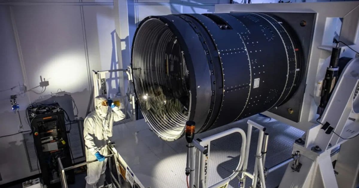 Maior câmera já construída durante inspeção no projeto LSST, no Observatório Vera C. Rubin