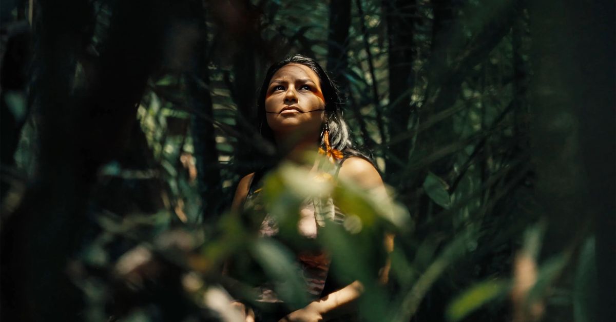 Cacica indígena na floresta amazônica em cena do documentário Yanuni no Oscar 2026