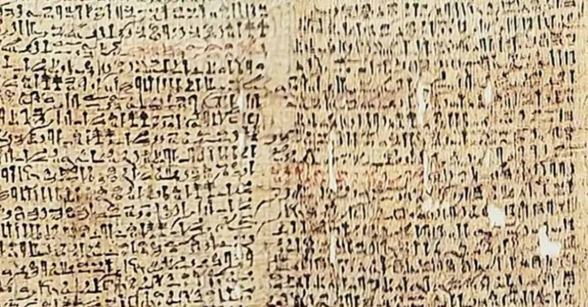 Papiro de Westcar com escrita hierática que revela aspectos da cultura egípcia