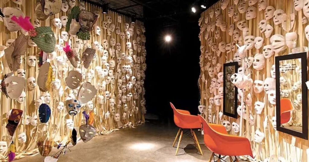 exposição Jung no MIS apresenta instalação Persona com máscaras