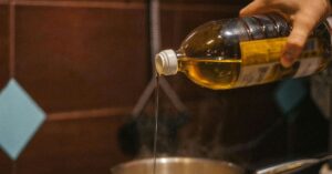 plástico reciclável produzido a partir de óleo de cozinha usado