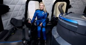 primeira cadeirante no espaço sentada na cápsula New Shepard da Blue Origin