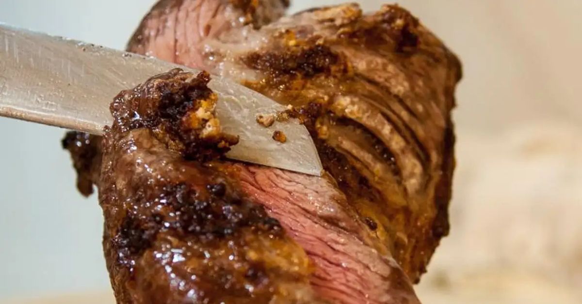 Produção de carne bovina no Brasil representada por corte de carne assada ao ponto