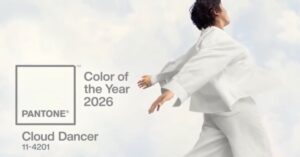 qual é a cor do ano Pantone Cloud Dancer 2026