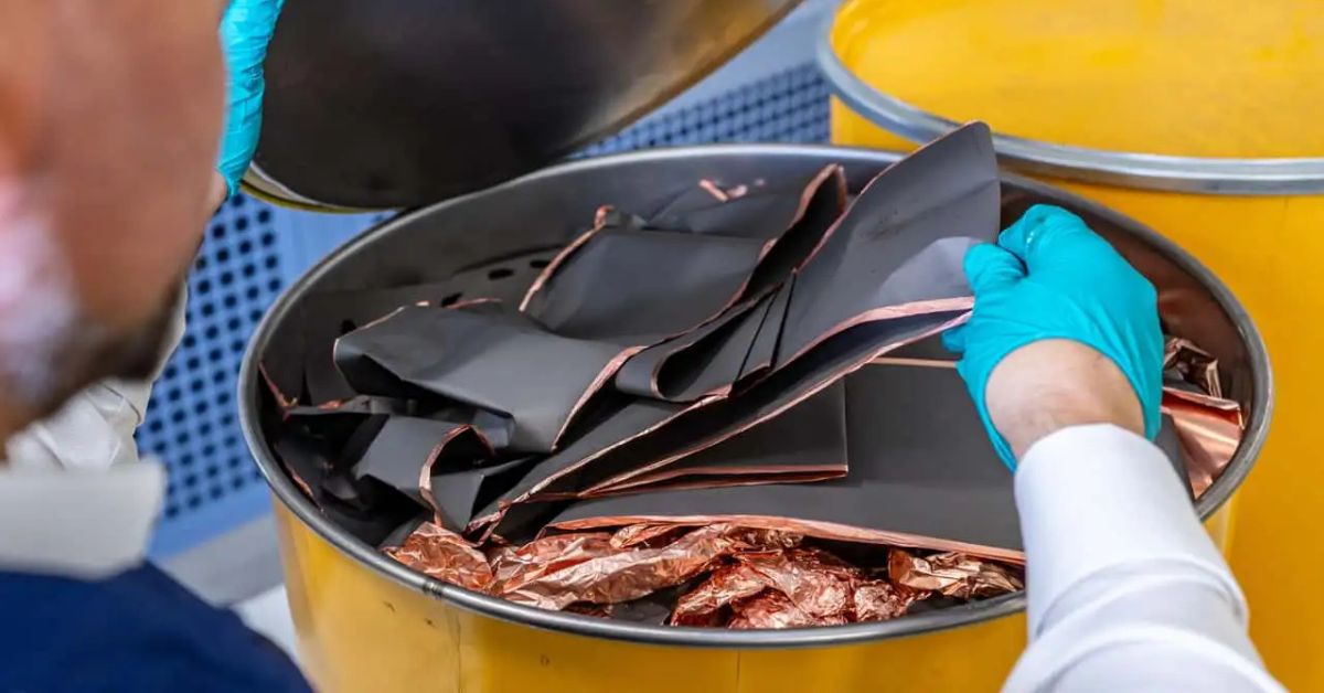 reciclagem de baterias com reaproveitamento de materiais no centro da BMW