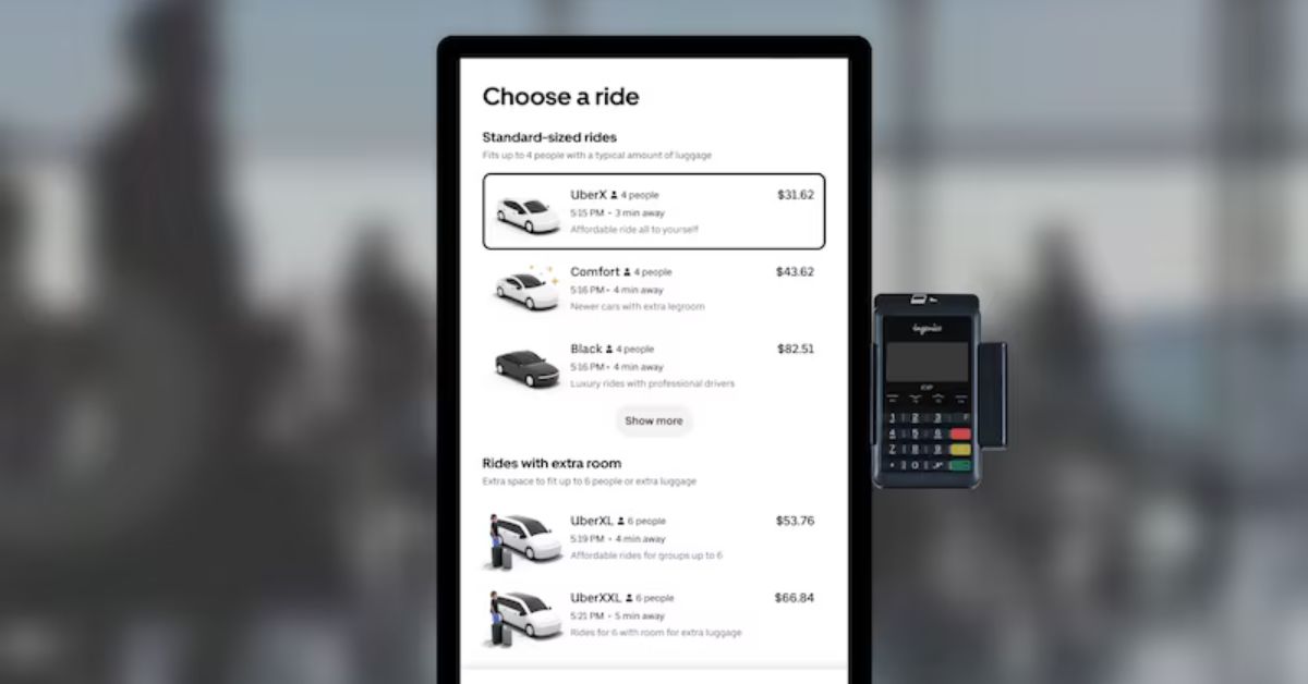 Totem da Uber permitindo reservar corrida Uber sem aplicativo em aeroporto, com opções de viagem na tela.