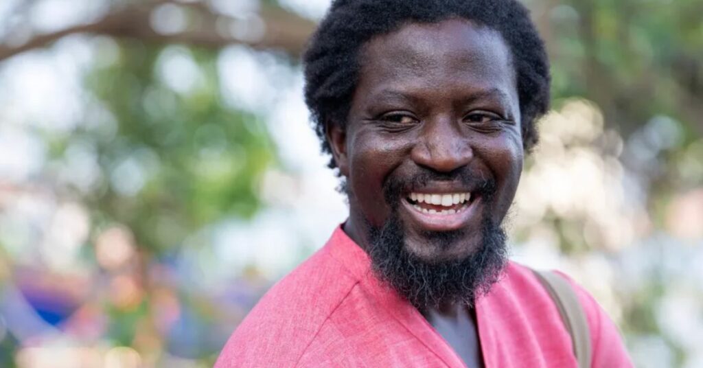 Ibrahim Mahama na ArtReview, artista ganense que lidera o ranking de arte contemporânea