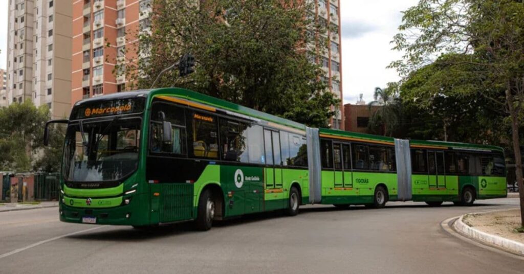 Maior ônibus elétrico do mundo em operação em Goiânia