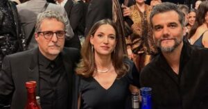 Brasil no Critics Choice 2026 com equipe de O Agente Secreto durante a premiação