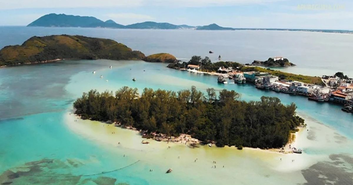 Caribe brasileiro em Cabo Frio com águas cristalinas na Praia do Forte
