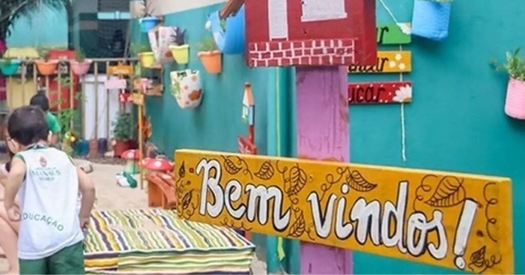 cuidotecas no Brasil em espaço colorido de acolhimento infantil