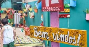 cuidotecas no Brasil em espaço colorido de acolhimento infantil