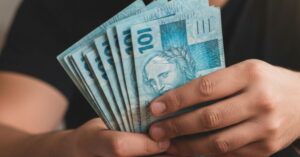 Lei do salário mínimo e trabalhadores brasileiros