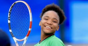 melhor tenista jovem brasileira Vitória Miranda durante treino de tênis em cadeira de rodas