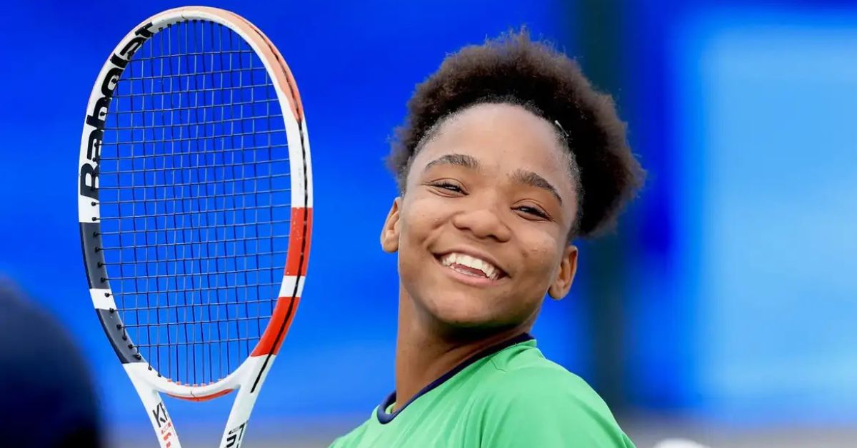 melhor tenista jovem brasileira Vitória Miranda durante treino de tênis em cadeira de rodas