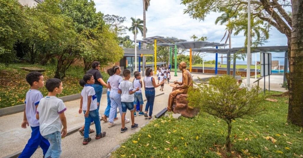 parque gratuito no Bonfim recebe alunos em visita educativa sobre a Mata Atlântica em Salvador