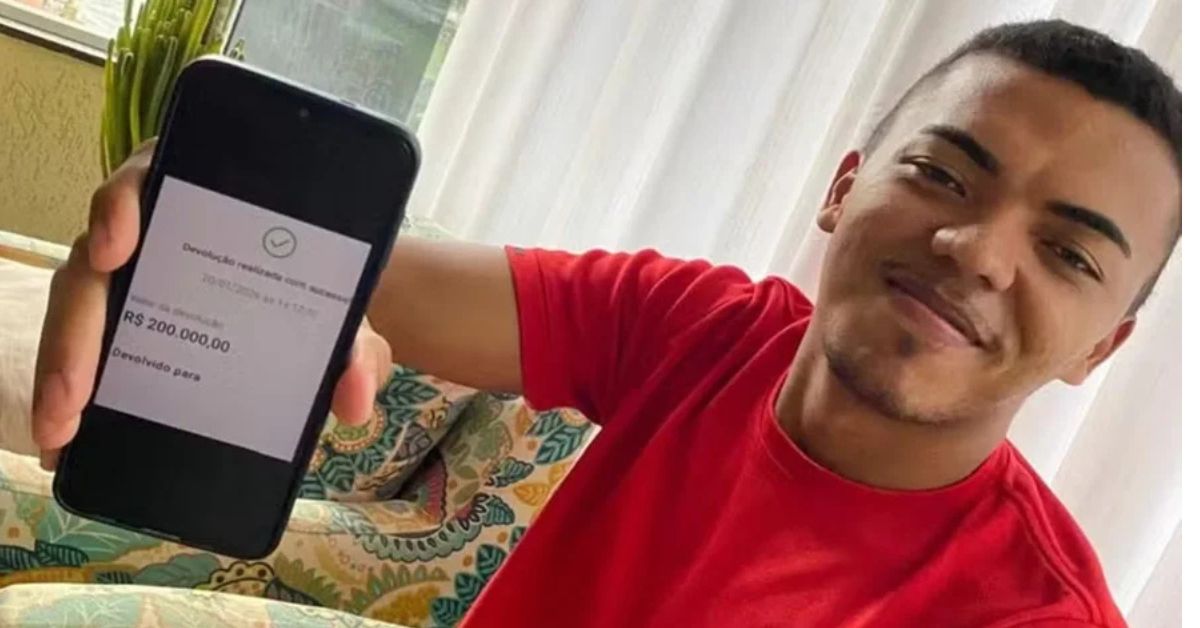 Estudante mostra comprovante de Pix recebido por engano no valor de R$ 200 mil em Goiânia