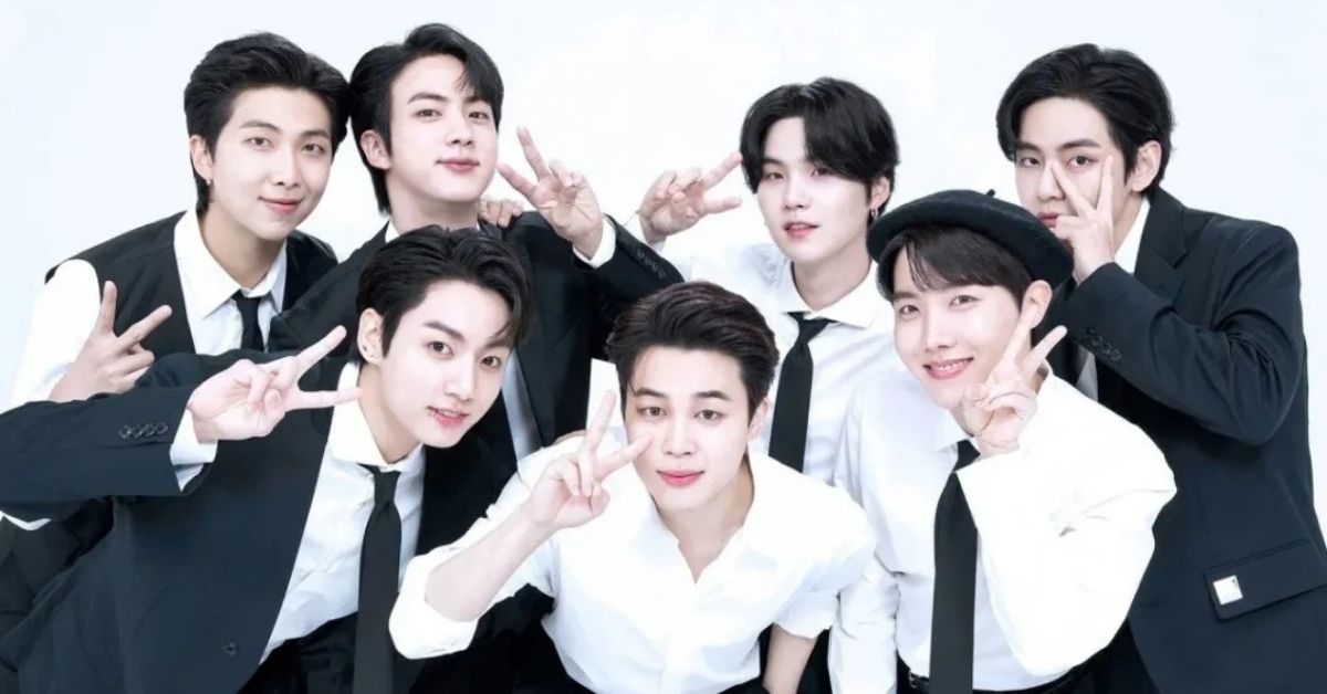 retorno do BTS com os sete integrantes reunidos em imagem oficial