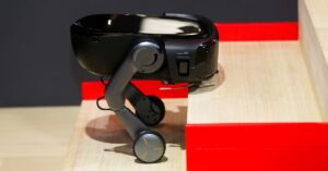 robô aspirador que sobe escadas com tecnologia roda-perna da Roborock