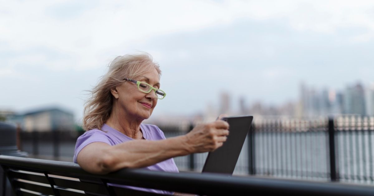 Tecnologia para adultos 50+ no uso cotidiano de dispositivos digitais