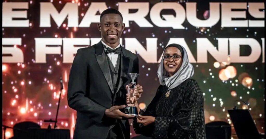 atleta de taekwondo Henrique Marques recebe prêmio de melhor do mundo em cerimônia da World Taekwondo