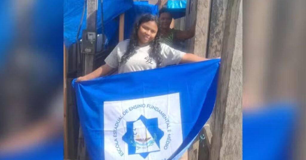 estudante sem internet recebe notícia de aprovação na UFPA em comunidade ribeirinha do Marajó