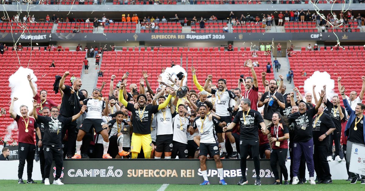 Jogadores do Corinthians comemoram o título na final da Supercopa Rei 2026 no Mané Garrincha