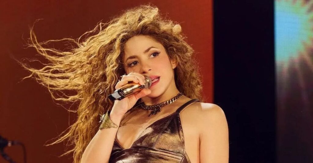cantora durante show de Shakira em apresentação ao vivo