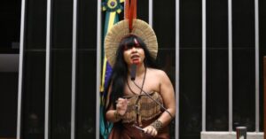 Universidade Federal Indígena é defendida por Célia Xakriabá na Câmara dos Deputados