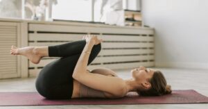 Benefícios da yoga no treino ajudam a ganhar força e evitar lesões