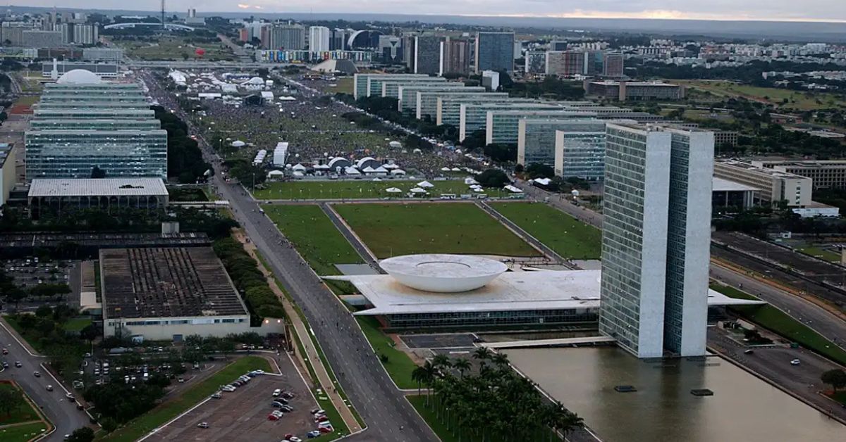 Brasília recebe título de Capital Ibero-Americana de Patrimônio Cultural com vista da Esplanada dos Ministérios