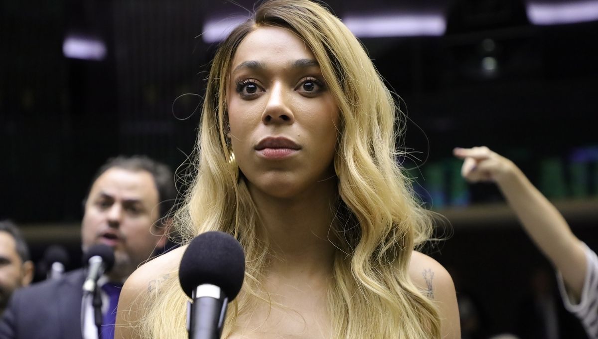 Erika Hilton durante sessão após Câmara elege Erika Hilton presidente da Comissão da Mulher