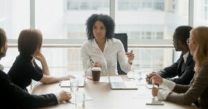 Carreiras femininas avançam com redes de apoio entre mulheres