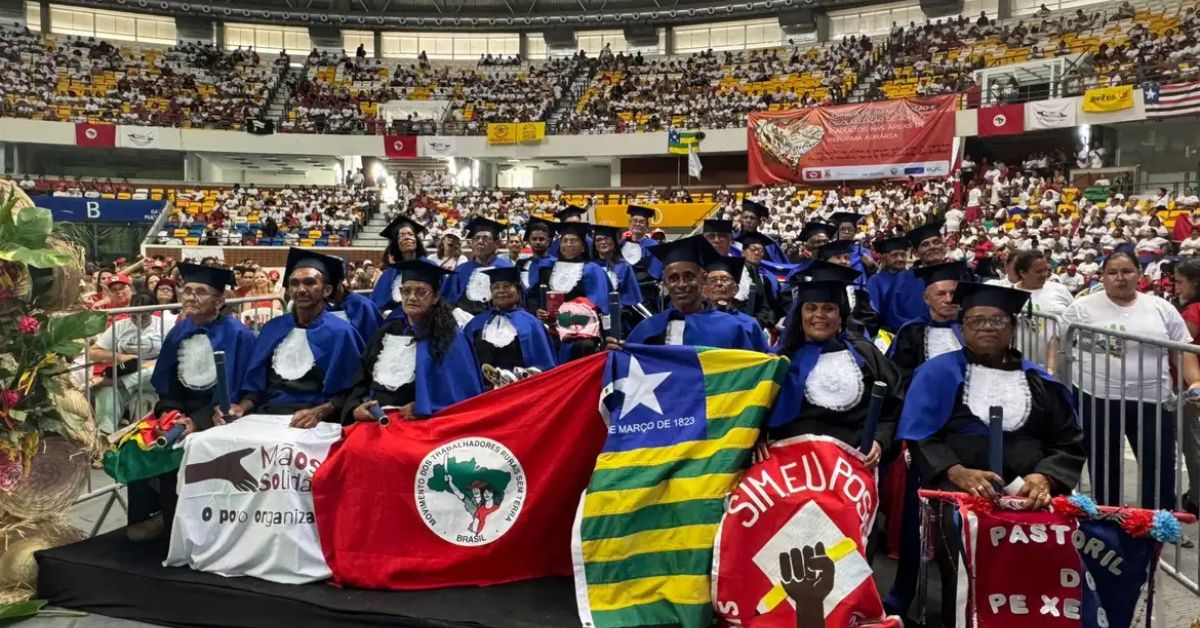Formatura de 30 mil alunos do programa do MEC reforça o combate ao analfabetismo no Brasil em evento no Recife