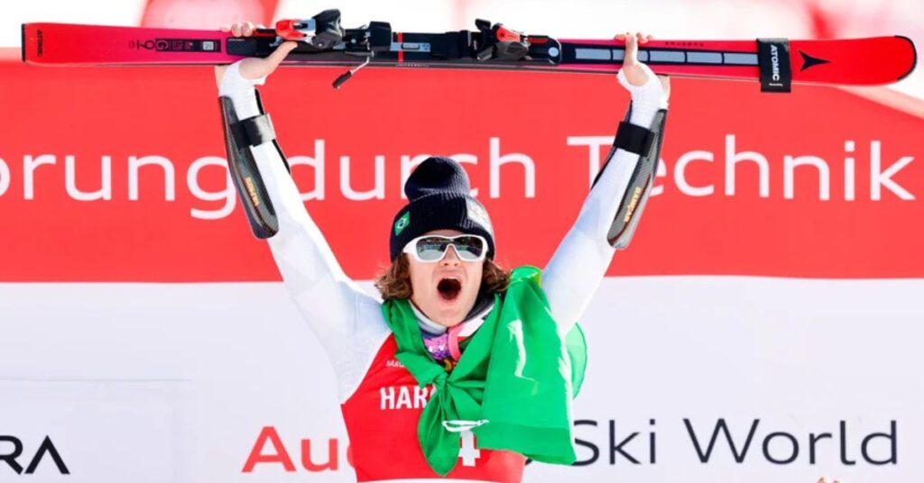 Lucas Pinheiro Braathen comemora vitória em etapa da Copa do Mundo de esqui alpino