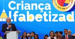 Brasil atinge meta com 66% das crianças alfabetizadas na idade certa