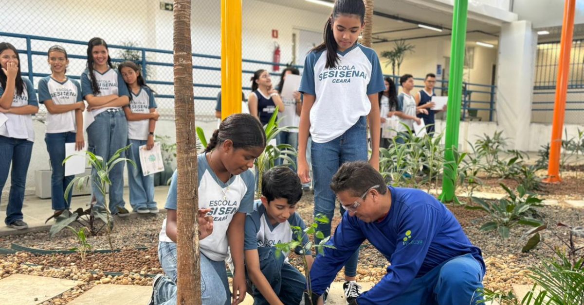 Educação Verde em escola do Ceará com alunos plantando mudas e aprendendo sustentabilidade