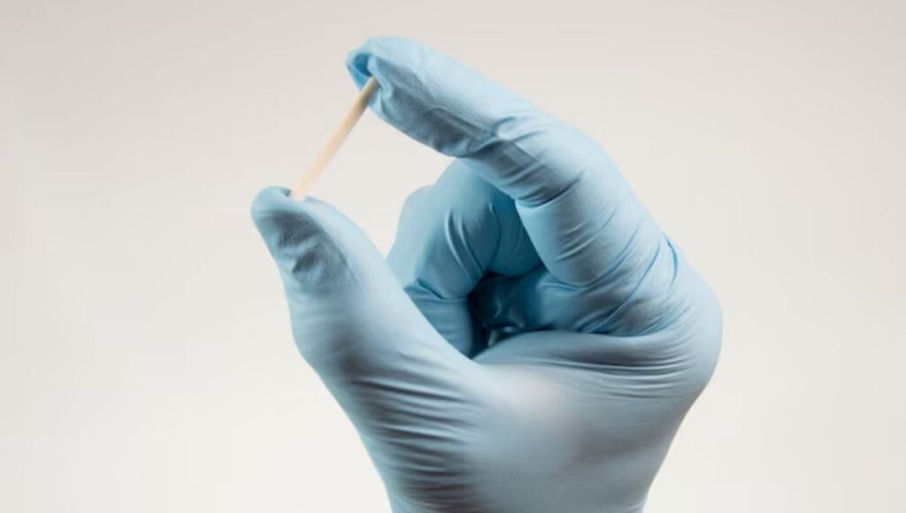 Implanon no SUS sendo preparado para aplicação em mutirão de saúde da mulher