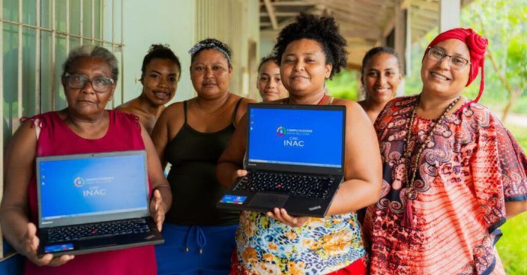 inclusão digital de mulheres em comunidades rurais com acesso a computadores